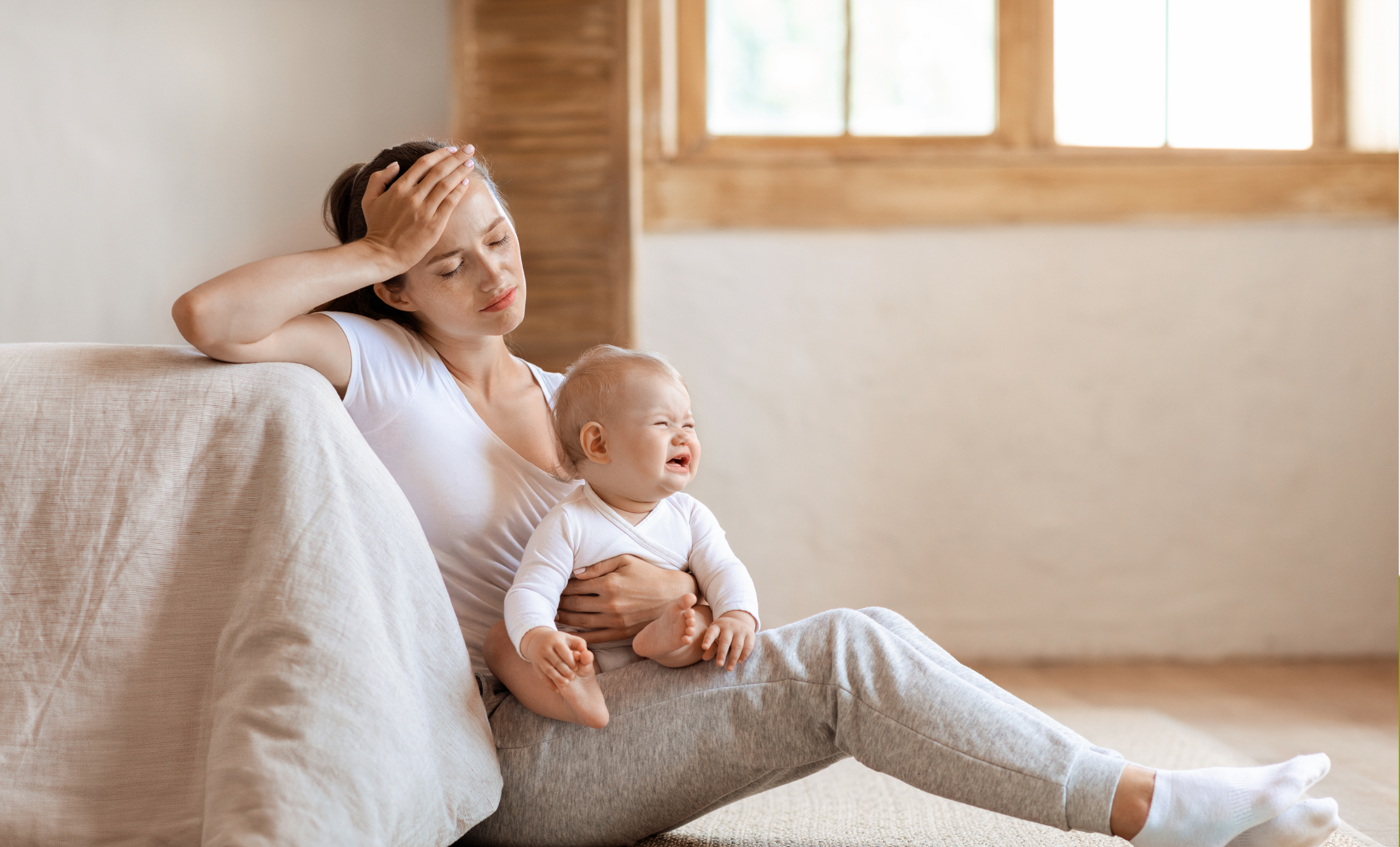 Vermoeide moeder met huilende baby – illustratie van de impact van stress op lichaam en gezondheid